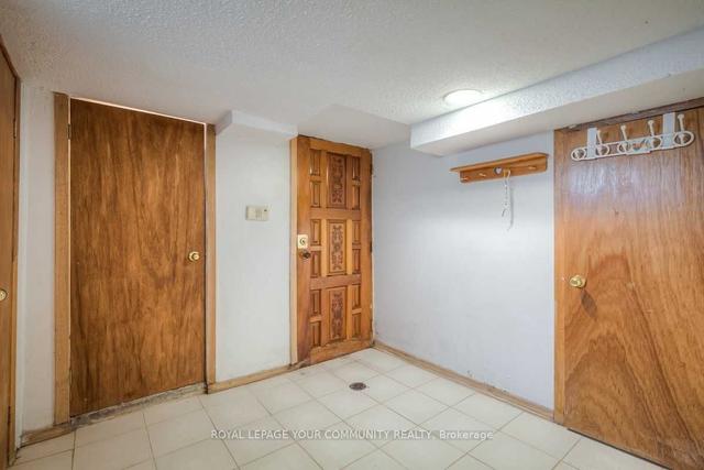 152 Robina Ave, House detached with 1 bedrooms, 2 bathrooms and 1 parking in Toronto ON | Image 11