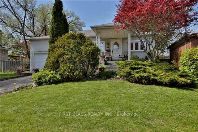 180 Cocksfield Ave, House detached with 3 bedrooms, 2 bathrooms and 8 parking in Toronto ON | Image 1