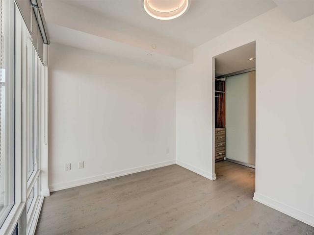 4012 - 488 University Ave, Condo with 1 bedrooms, 1 bathrooms and 0 parking in Toronto ON | Image 4