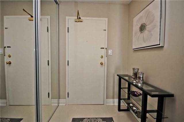 1506 - 350 Webb Dr, Condo with 2 bedrooms, 2 bathrooms and 2 parking in Mississauga ON | Image 2