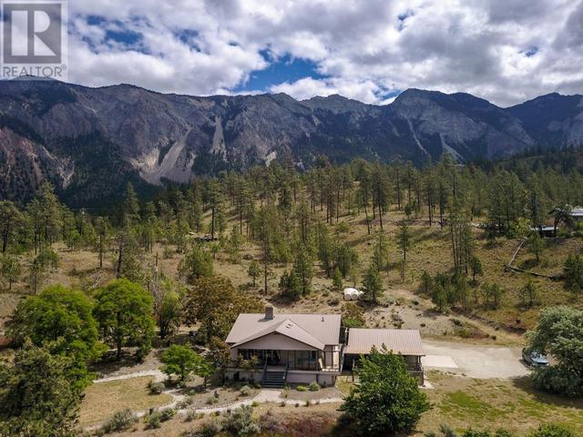 102 Pine Ridge Road, House detached with 2 bedrooms, 3 bathrooms and null parking in Lillooet BC | Image 2