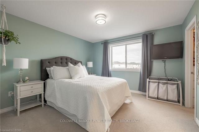 871 Silverfox Cres, House attached with 3 bedrooms, 3 bathrooms and 3 parking in London ON | Image 10