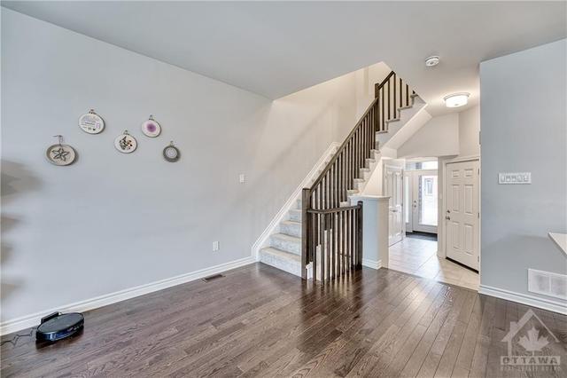 529 Sonmarg Crescent, Townhouse with 3 bedrooms, 3 bathrooms and 2 parking in Ottawa ON | Image 12