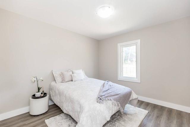 240 Codrington St, House detached with 3 bedrooms, 2 bathrooms and 6 parking in Barrie ON | Image 5