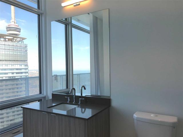 Sph201 - 100 Harbour St, Condo with 2 bedrooms, 3 bathrooms and 1 parking in Toronto ON | Image 11