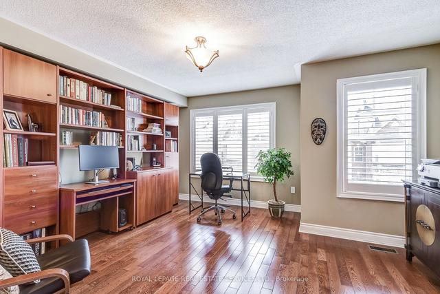 23 Leaves Terr, House attached with 3 bedrooms, 3 bathrooms and 2 parking in Toronto ON | Image 13