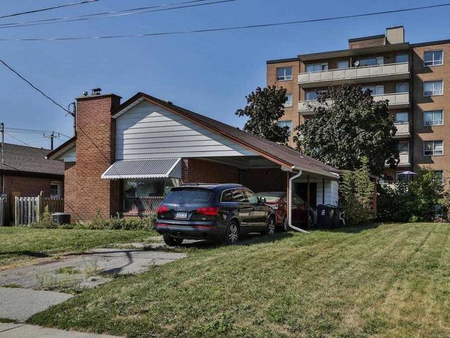 4 Stratton Ave, House detached with 3 bedrooms, 2 bathrooms and 3 parking in Toronto ON | Image 1