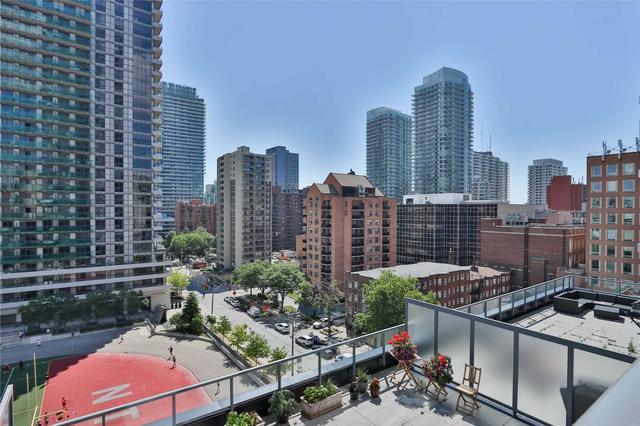 809 - 30 Roehampton Ave, Condo with 1 bedrooms, 1 bathrooms and 1 parking in Toronto ON | Image 14