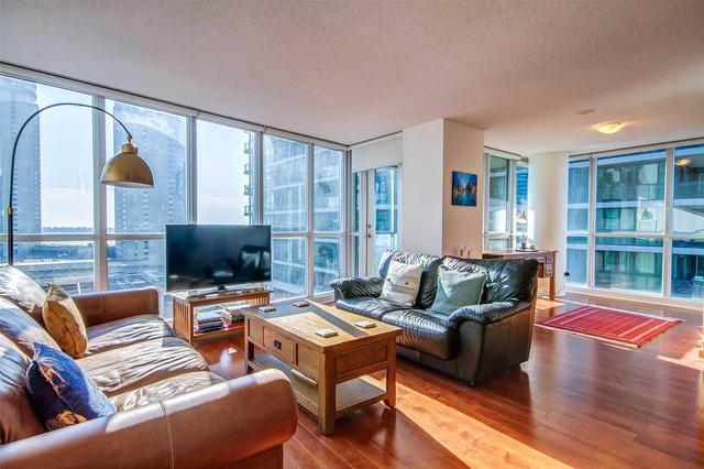 1210 - 18 Harbour St, Condo with 2 bedrooms, 2 bathrooms and 1 parking in Toronto ON | Image 3