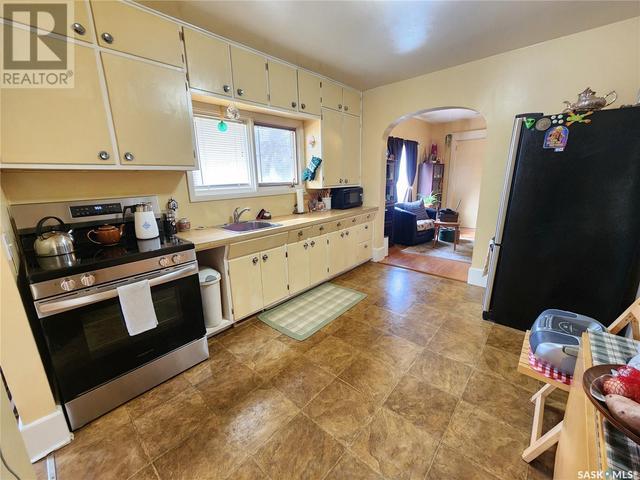 213 Main Street, House detached with 2 bedrooms, 1 bathrooms and null parking in Ogema SK | Image 4