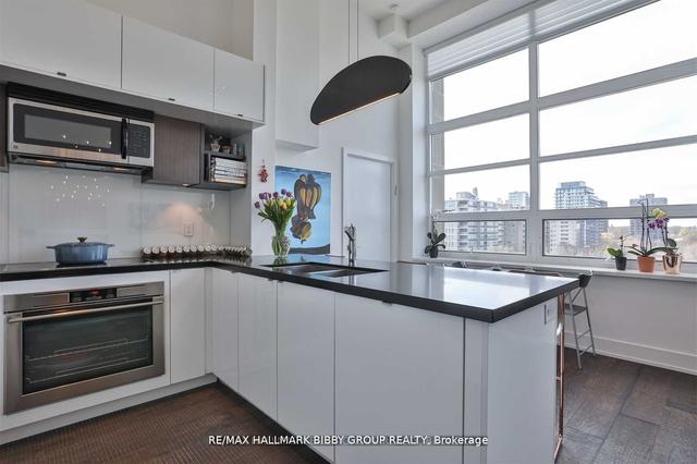 819 - 111 St Clair Ave W, Condo with 3 bedrooms, 4 bathrooms and 2 parking in Toronto ON | Image 3