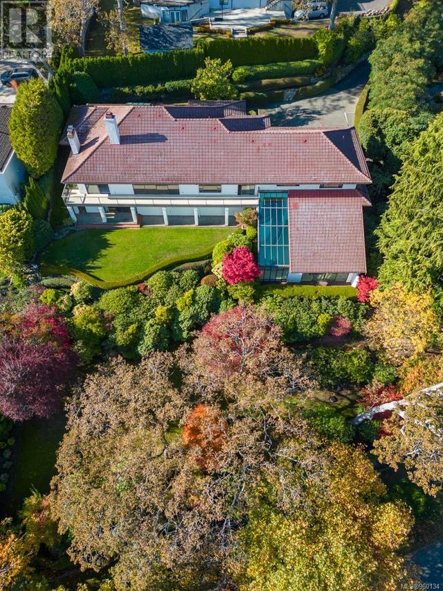 3550 Beach Dr, House detached with 4 bedrooms, 8 bathrooms and 6 parking in Oak Bay BC | Image 18