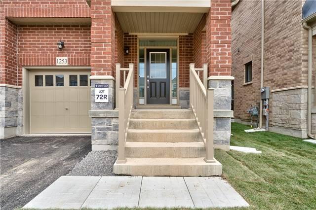 1253 Hamman Way, House semidetached with 3 bedrooms, 3 bathrooms and 1 parking in Milton ON | Image 2