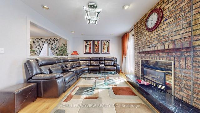 246 Thornway Ave, House detached with 5 bedrooms, 4 bathrooms and 6 parking in Vaughan ON | Image 3