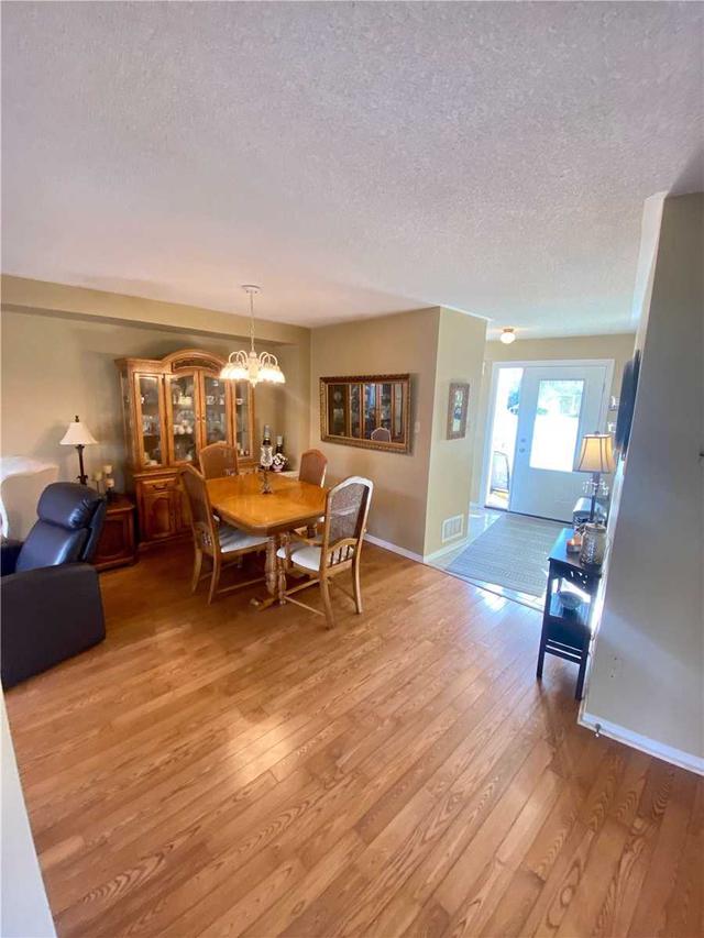 63 Lyfytt Cres, House attached with 3 bedrooms, 3 bathrooms and 2 parking in Barrie ON | Image 5