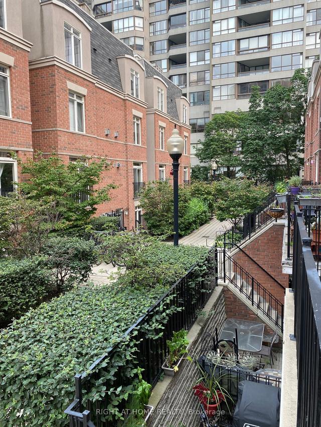 218 - 415 Jarvis St, Townhouse with 2 bedrooms, 1 bathrooms and 1 parking in Toronto ON | Image 1