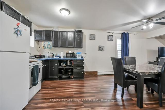 90 Rosslyn Ave S, House detached with 3 bedrooms, 3 bathrooms and 1 parking in Hamilton ON | Image 2