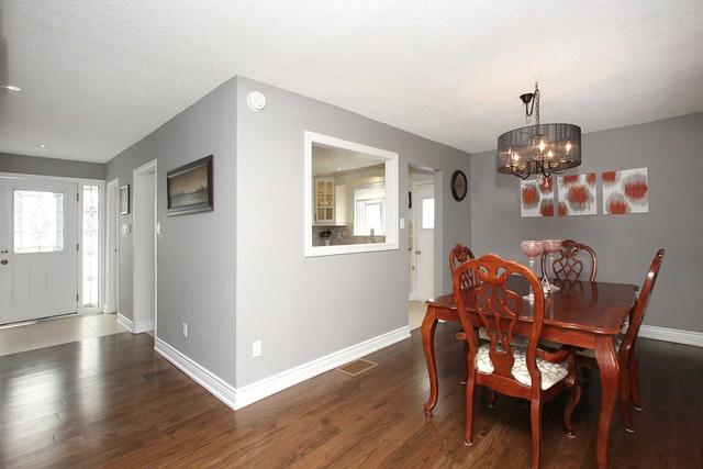 121 Hildenboro Sq, House detached with 3 bedrooms, 3 bathrooms and 3 parking in Toronto ON | Image 19