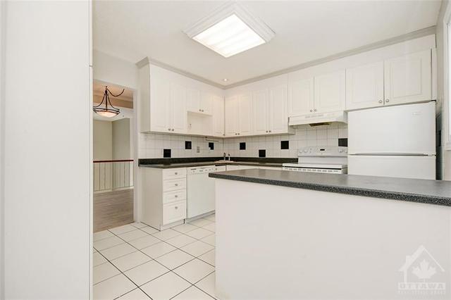 236 Romulus Private, Townhouse with 3 bedrooms, 2 bathrooms and 2 parking in Ottawa ON | Image 16