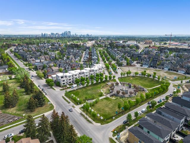 8 Valour Circle Sw, Home with 3 bedrooms, 3 bathrooms and 2 parking in Calgary AB | Image 3