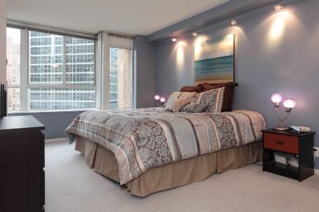 1001 - 44 Gerrard St W, Condo with 2 bedrooms, 2 bathrooms and 1 parking in Toronto ON | Image 6