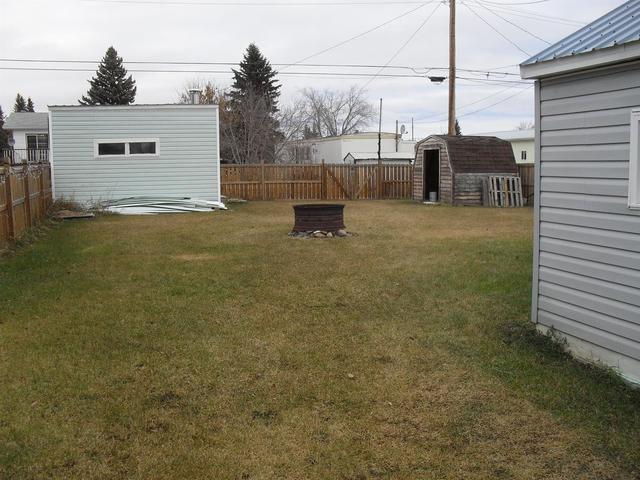 308 8 Avenue Se, House detached with 2 bedrooms, 1 bathrooms and 2 parking in Northern Lights County AB | Image 3
