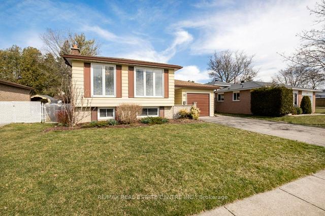 65 Hahn Ave, House detached with 2 bedrooms, 2 bathrooms and 5 parking in Cambridge ON | Image 12