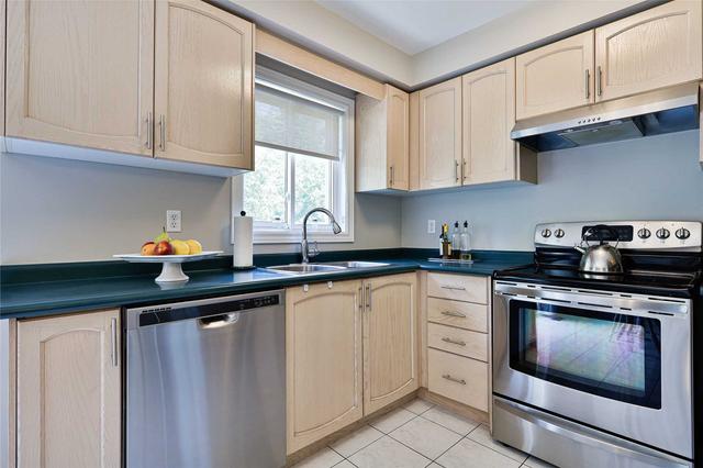 15 Louana Cres, Townhouse with 3 bedrooms, 3 bathrooms and 3 parking in Vaughan ON | Image 9
