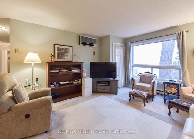 205 - 166 Owen St, Condo with 2 bedrooms, 1 bathrooms and 1 parking in Barrie ON | Image 7