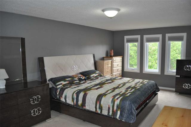 49 Blair Cres, House detached with 4 bedrooms, 3 bathrooms and 6 parking in Barrie ON | Image 3