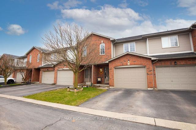55 - 800 Paramount Dr, Townhouse with 3 bedrooms, 3 bathrooms and 2 parking in Hamilton ON | Image 1