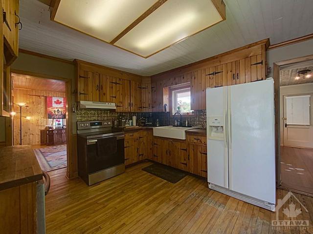 11247 County Rd 3 Road, House detached with 3 bedrooms, 2 bathrooms and 12 parking in North Dundas ON | Image 4