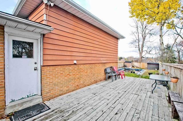 1121 Valley Crt, House semidetached with 3 bedrooms, 2 bathrooms and 4 parking in Oshawa ON | Image 21