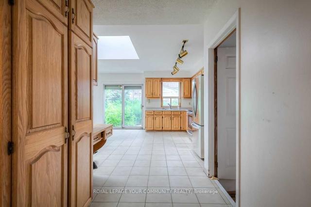 152 Robina Ave, House detached with 1 bedrooms, 2 bathrooms and 1 parking in Toronto ON | Image 22