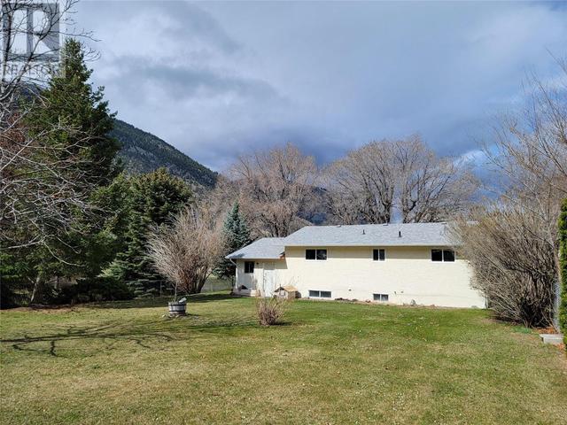 701 Kickbush Avenue, House detached with 4 bedrooms, 1 bathrooms and 1 parking in Keremeos BC | Image 39