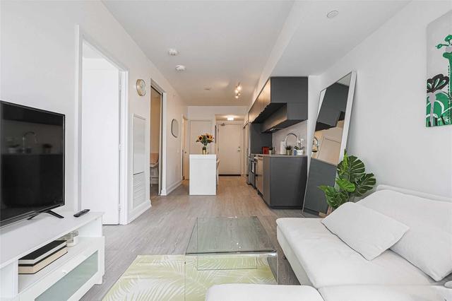 3812 - 181 Dundas St E, Condo with 1 bedrooms, 1 bathrooms and 0 parking in Toronto ON | Image 3