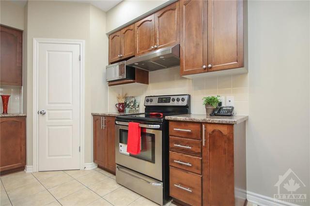 213 Butterfly Walk, Townhouse with 3 bedrooms, 2 bathrooms and 3 parking in Ottawa ON | Image 9