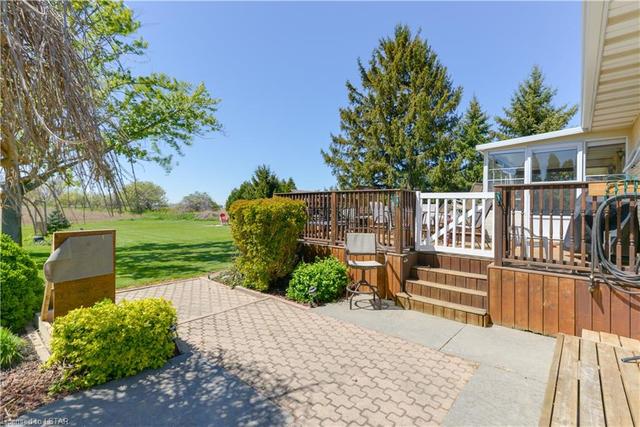 4049 Nauvoo Road, House detached with 2 bedrooms, 1 bathrooms and 6 parking in Brooke Alvinston ON | Image 37