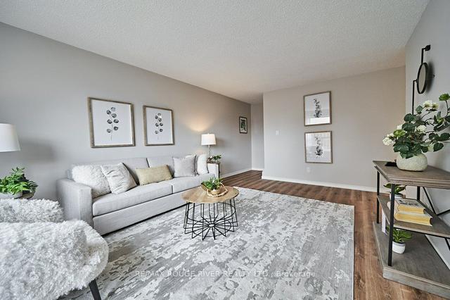 132 - 120 Nonquon Rd, Townhouse with 3 bedrooms, 1 bathrooms and 1 parking in Oshawa ON | Image 6