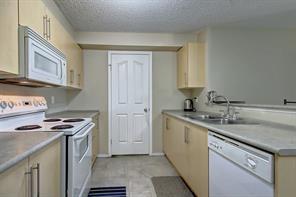 2208 - 16969 24 Street Sw, Condo with 2 bedrooms, 2 bathrooms and 2 parking in Calgary AB | Image 4