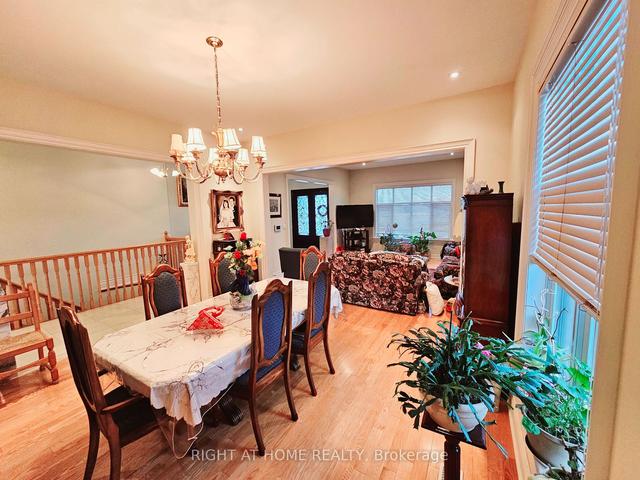 40 Simmons St, House detached with 3 bedrooms, 4 bathrooms and 12 parking in Vaughan ON | Image 2