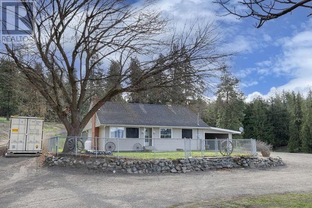 5093 Salmon River Rd Road, House detached with 3 bedrooms, 1 bathrooms and null parking in Spallumcheen BC | Image 1