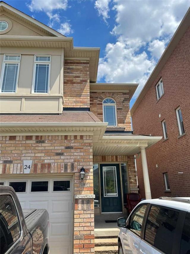 24 Saint Grace Crt, House semidetached with 3 bedrooms, 3 bathrooms and 3 parking in Brampton ON | Image 3