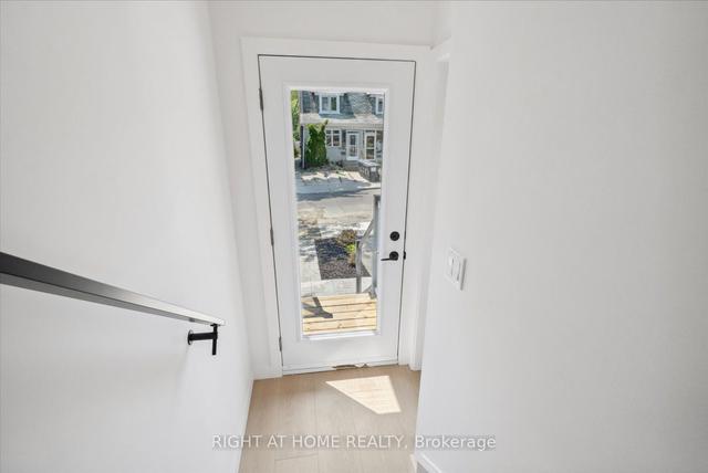 3 - 369 Howland Ave, Condo with 2 bedrooms, 1 bathrooms and 0 parking in Toronto ON | Image 12