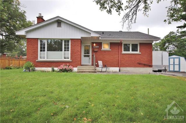 1249 Joyce Crescent, House detached with 4 bedrooms, 2 bathrooms and 4 parking in Ottawa ON | Card Image