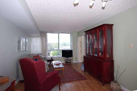 522 - 801 King St W, Condo with 2 bedrooms, 2 bathrooms and 1 parking in Toronto ON | Image 2