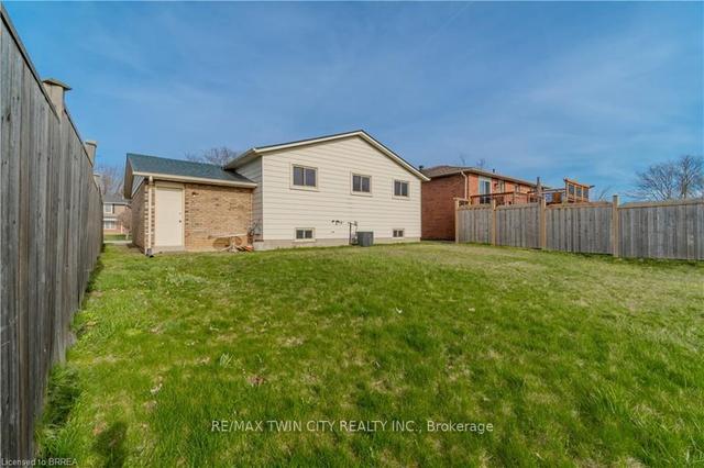 360 Brantwood Park Rd, House detached with 3 bedrooms, 2 bathrooms and 3 parking in Brantford ON | Image 14
