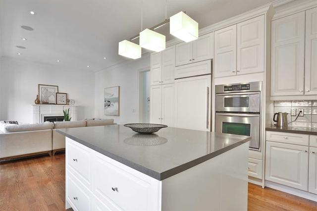 208 Moore Ave, House detached with 3 bedrooms, 5 bathrooms and 2 parking in Toronto ON | Image 2