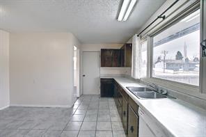 204 Lake Bonavista Drive Se, House detached with 4 bedrooms, 2 bathrooms and 2 parking in Calgary AB | Image 6