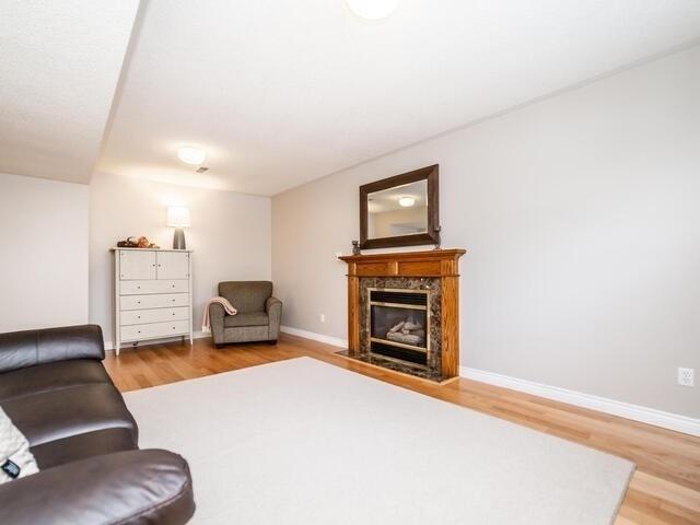 4 Hemmingway Dr, House detached with 4 bedrooms, 2 bathrooms and 6 parking in Clarington ON | Image 19